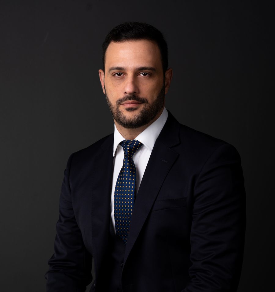 Retrato de Ismael Santos, de terno e gravata